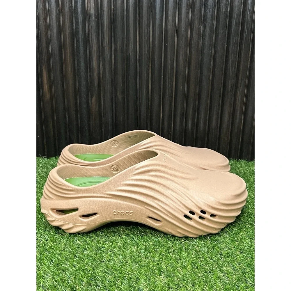 Size 11 - Crocs Mens' Echo Wave Clogs - Cork/Kiwi